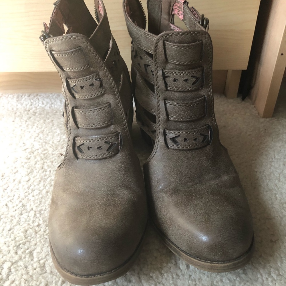 Roxy ankle boots